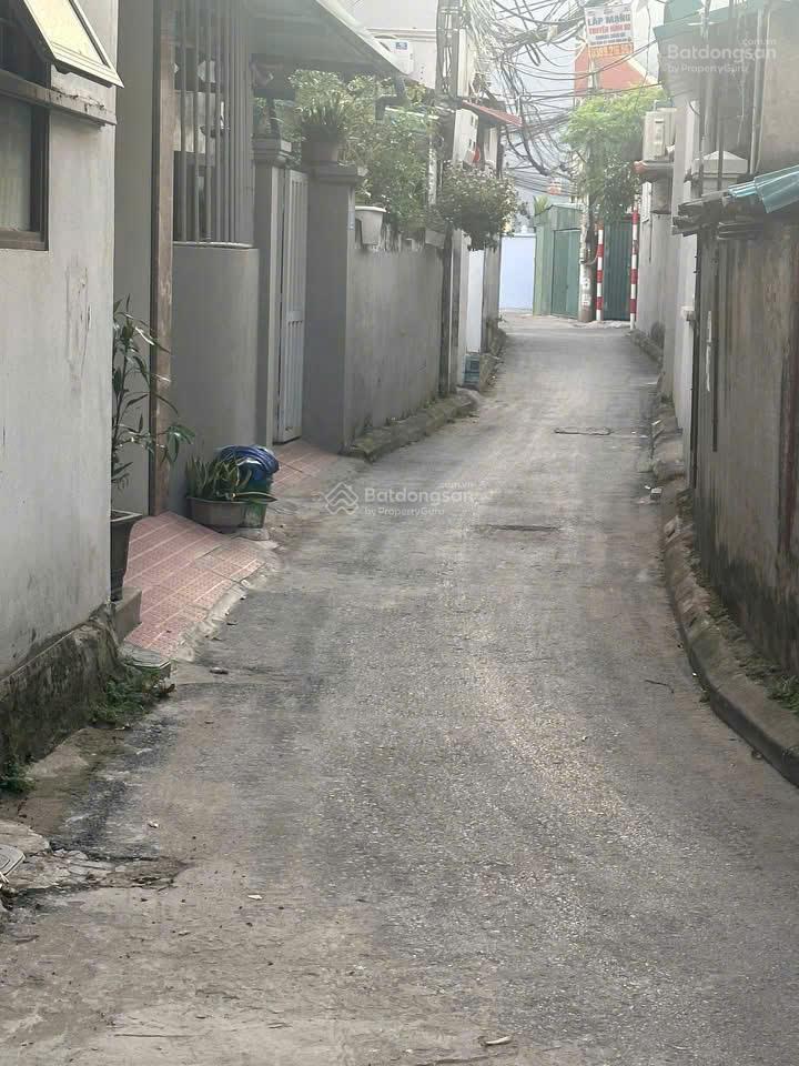Bán đất cự khối, long biên 52,6m², ô tô vào đất, mặt tiền 4,5m, gần trường chợ, 125 triệu/m²