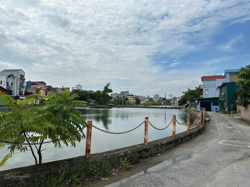 Gấp! 60m2 mặt hồ cự khối long biên, mt 4.5m, đường 5m, vỉa hè, view thoáng, 139tr/m2