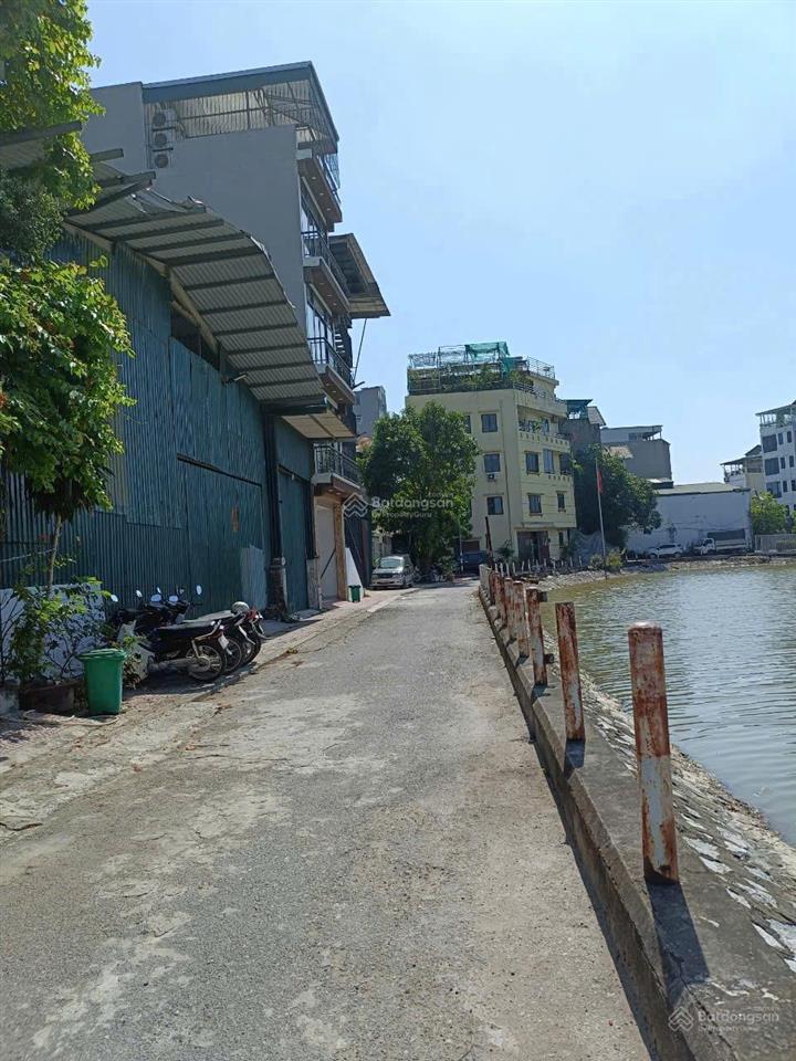 Gấp! 60m2 mặt hồ cự khối long biên, mt 4.5m, đường 5m, vỉa hè, view thoáng, 139tr/m2