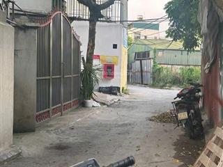 Cần tiền bán gấp 52.6m2 cự khối long biên, ô tô thông, gần trường chợ, 125tr/m2