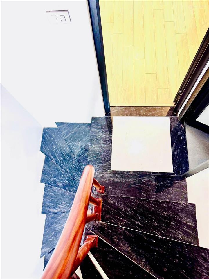 Bán nhà mặt ngõ 30m2 x 5 tầng phố trung phụng xã đàn hơn 8 tỷ