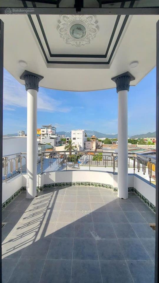 Gia chủ chuyển nhà bán nhà 4 tầng hẻm ô tô cao đài gần ga nha trang, diện tích 32,7m2 giá 3 tỷ 950.
