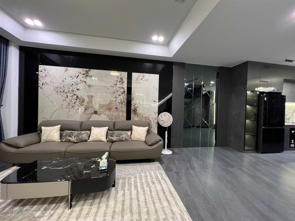 Nhà vip nhất khu gói 8 mỹ gia, đối diện hồ bơi, công viên, diện tích 100m ngang 5m, giá 12,8 tỷ