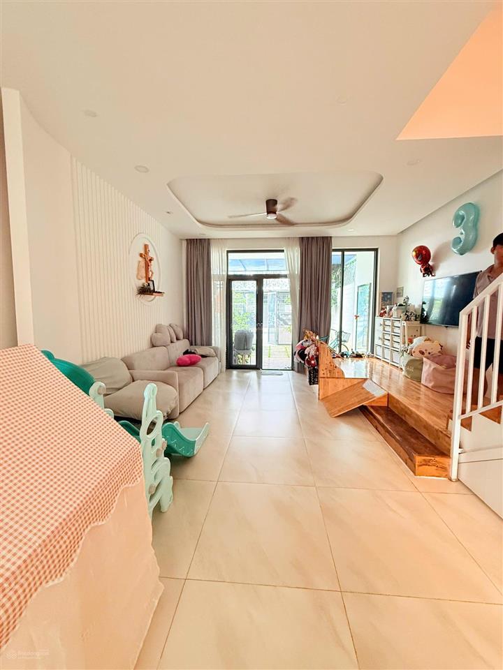 Giá tốt nhà gói 7 mỹ gia nha trang, diện tích 100m hướng đông bắc có 3pn 4wc , giá 8,5 tỷ.