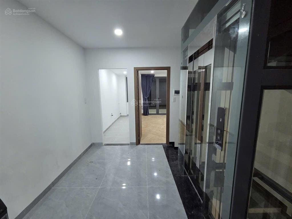 Nhà gói 5 mỹ gia nha trang có thang máy, đối diện công viên gần sông, 100m giá chỉ 9,8 tỷ.