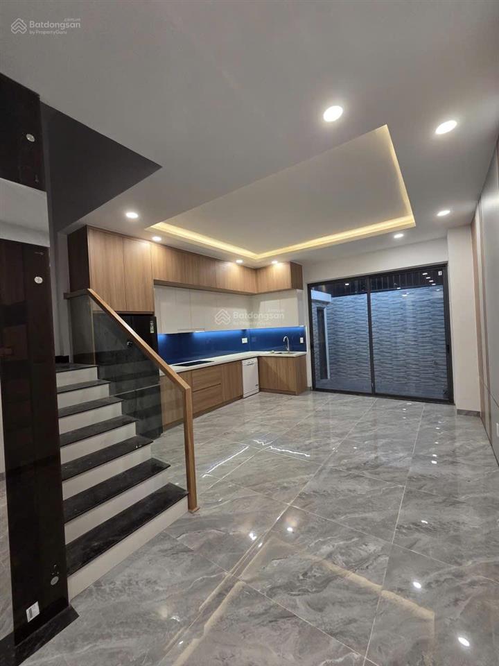 Nhà gói 5 mỹ gia nha trang có thang máy, đối diện công viên gần sông, 100m giá chỉ 9,8 tỷ.