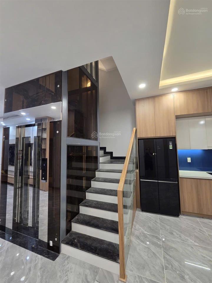 Nhà gói 5 mỹ gia nha trang có thang máy, đối diện công viên gần sông, 100m giá chỉ 9,8 tỷ.