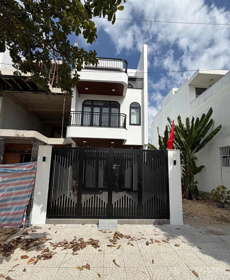Bán nhà 3 tầng gói 4 kđt mỹ gia nha trang, 10,5 tỷ, 100m2 hàng hot, hướng nam hiếm, đường rộng 18m.