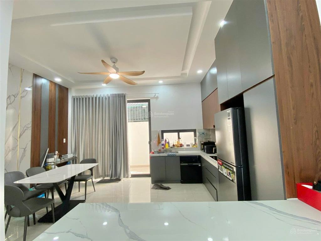 Cần bán nhà 3 tầng khu đô thị mỹ gia gói 7
dt 100m2 ngang 5m, hướng đông bắc ,giá 8,7 tỷ.