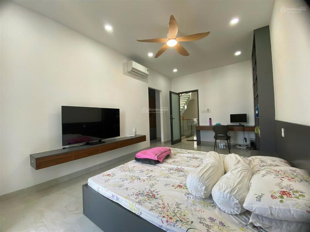 Cần bán nhà 3 tầng khu đô thị mỹ gia gói 7
dt 100m2 ngang 5m, hướng đông bắc ,giá 8,7 tỷ.