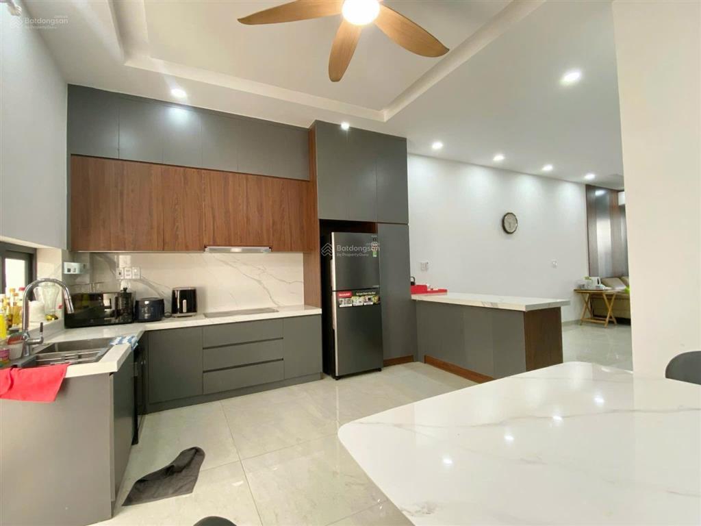 Cần bán nhà 3 tầng khu đô thị mỹ gia gói 7
dt 100m2 ngang 5m, hướng đông bắc ,giá 8,7 tỷ.
