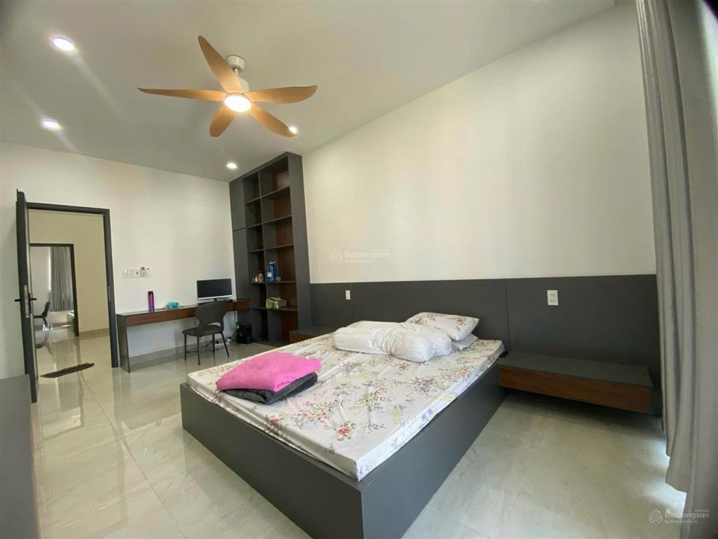 Cần bán nhà 3 tầng khu đô thị mỹ gia gói 7
dt 100m2 ngang 5m, hướng đông bắc ,giá 8,7 tỷ.