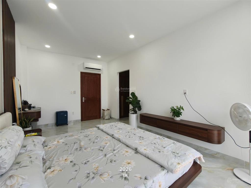 Bán nhà cực đẹp đối diện sân bóng gói 7 mỹ gia nha trang gần trục lớn võ nguyên giap, chỉ 9,3 tỷ.