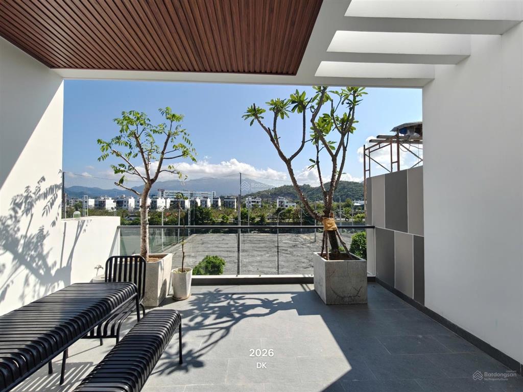 Bán nhà cực đẹp đối diện sân bóng gói 7 mỹ gia nha trang gần trục lớn võ nguyên giap, chỉ 9,3 tỷ.