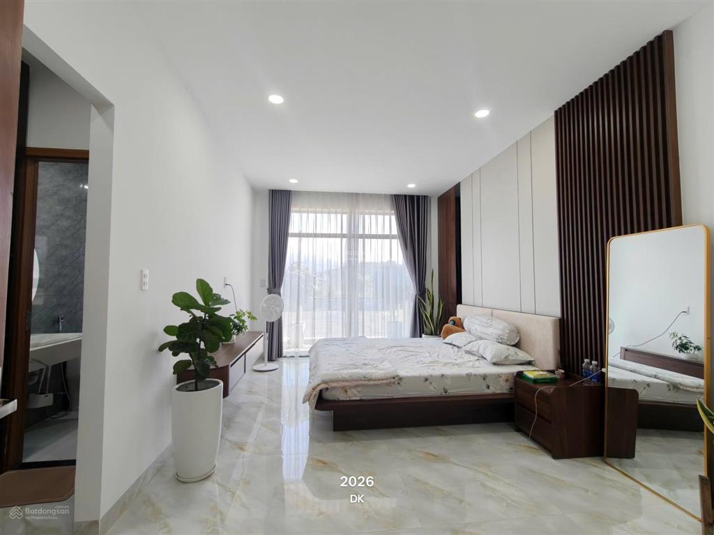 Bán nhà cực đẹp đối diện sân bóng gói 7 mỹ gia nha trang gần trục lớn võ nguyên giap, chỉ 9,3 tỷ.