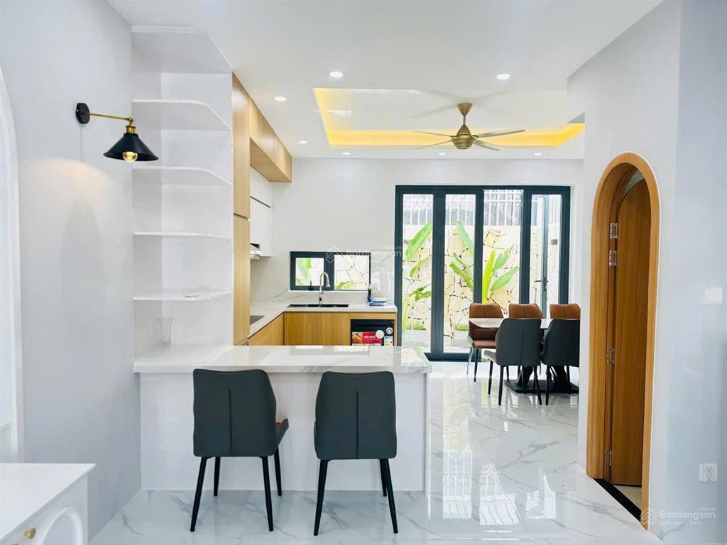 Nhà đẹp sẵn dòng tiền kđt mỹ gia gói 8 the capella, có bảo vệ an ninh cực tốt giá 8,3 tỷ quá rẻ.