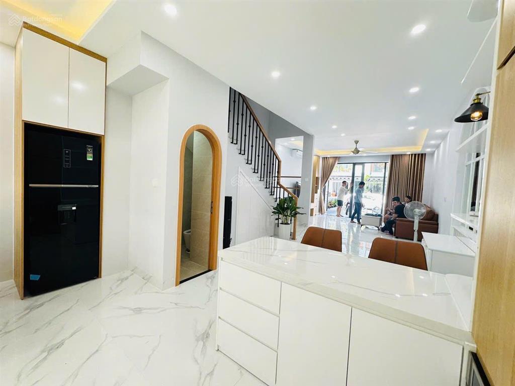 Nhà đẹp sẵn dòng tiền kđt mỹ gia gói 8 the capella, có bảo vệ an ninh cực tốt giá 8,3 tỷ quá rẻ.