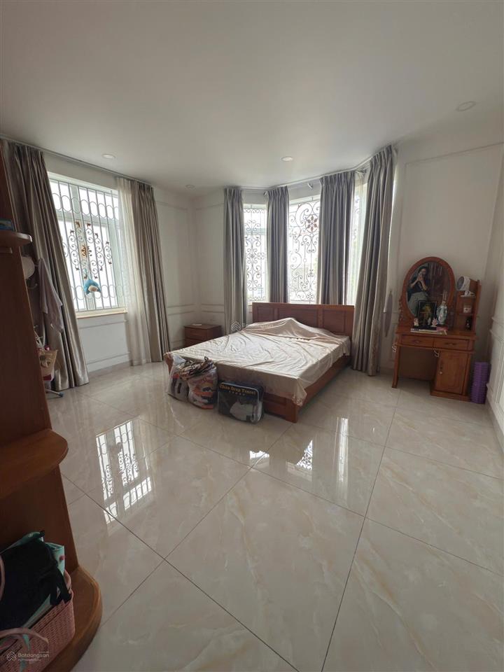 Bán căn góc biệt thự gói 5 mỹ gia đường rộng 25m đối diện bồn hoa, dt 287,5m2 giá 22 tỷ hướng nam.