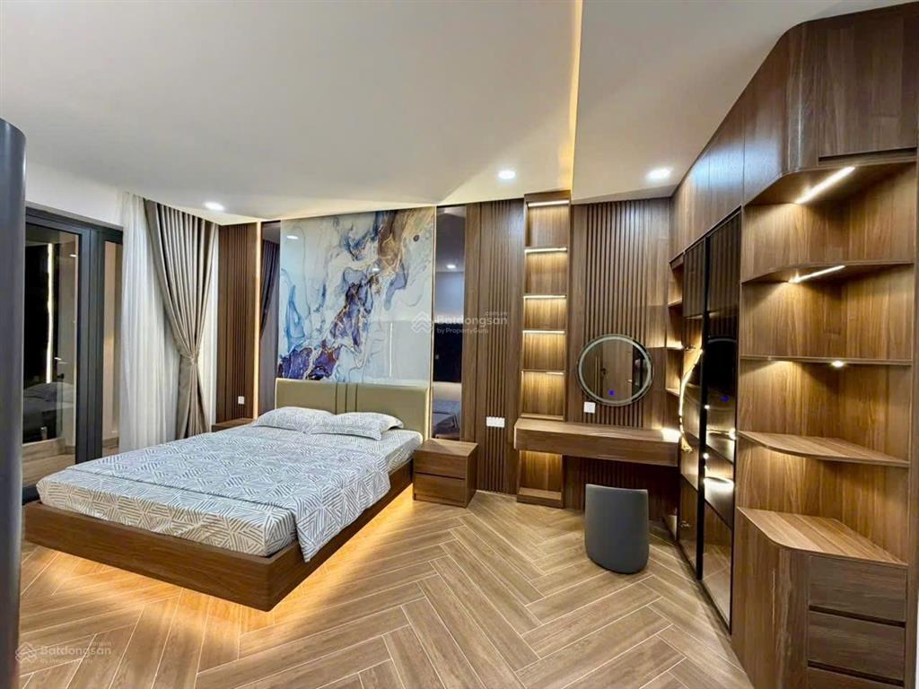 Bán nhà gói 5 mỹ gia có thang máy bằng kính, nội thất xịn hướng tây nam giá rẻ 9 tỷ 450.