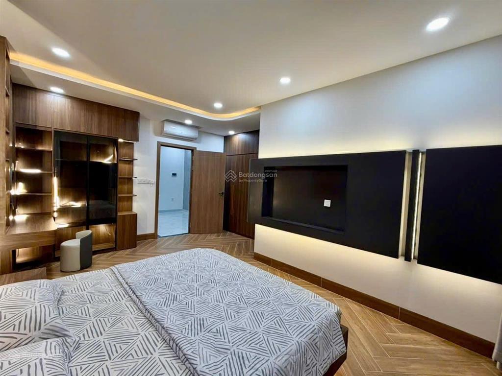 Bán nhà gói 5 mỹ gia có thang máy bằng kính, nội thất xịn hướng tây nam giá rẻ 9 tỷ 450.
