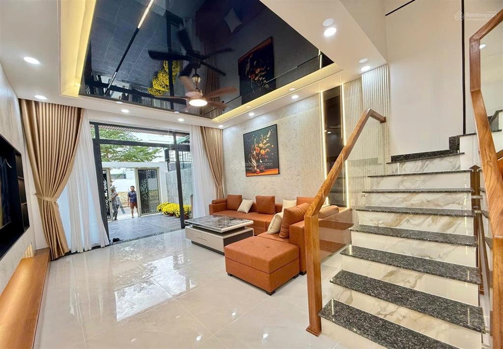 Nhà cực đẹp mới xây vào ở ngay không cần sửa sang, gói 3 mỹ gia nha trang chỉ 9 tỷ 250. hướng nam.