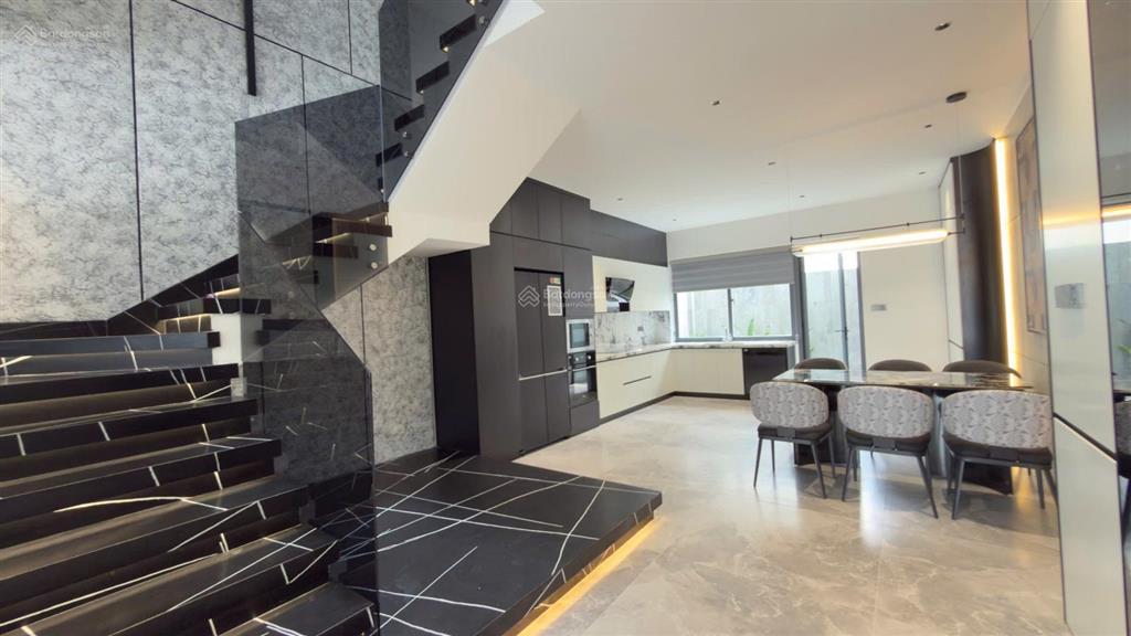 Nhà cực đẹp mới xây vào ở ngay không cần sửa sang, gói 7 mỹ gia nha trang chỉ 8 tỷ 450. hướng nam