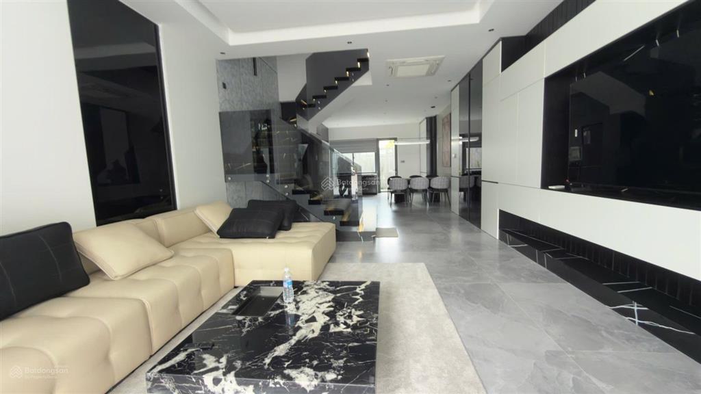 Nhà cực đẹp mới xây vào ở ngay không cần sửa sang, gói 7 mỹ gia nha trang chỉ 8 tỷ 450. hướng nam