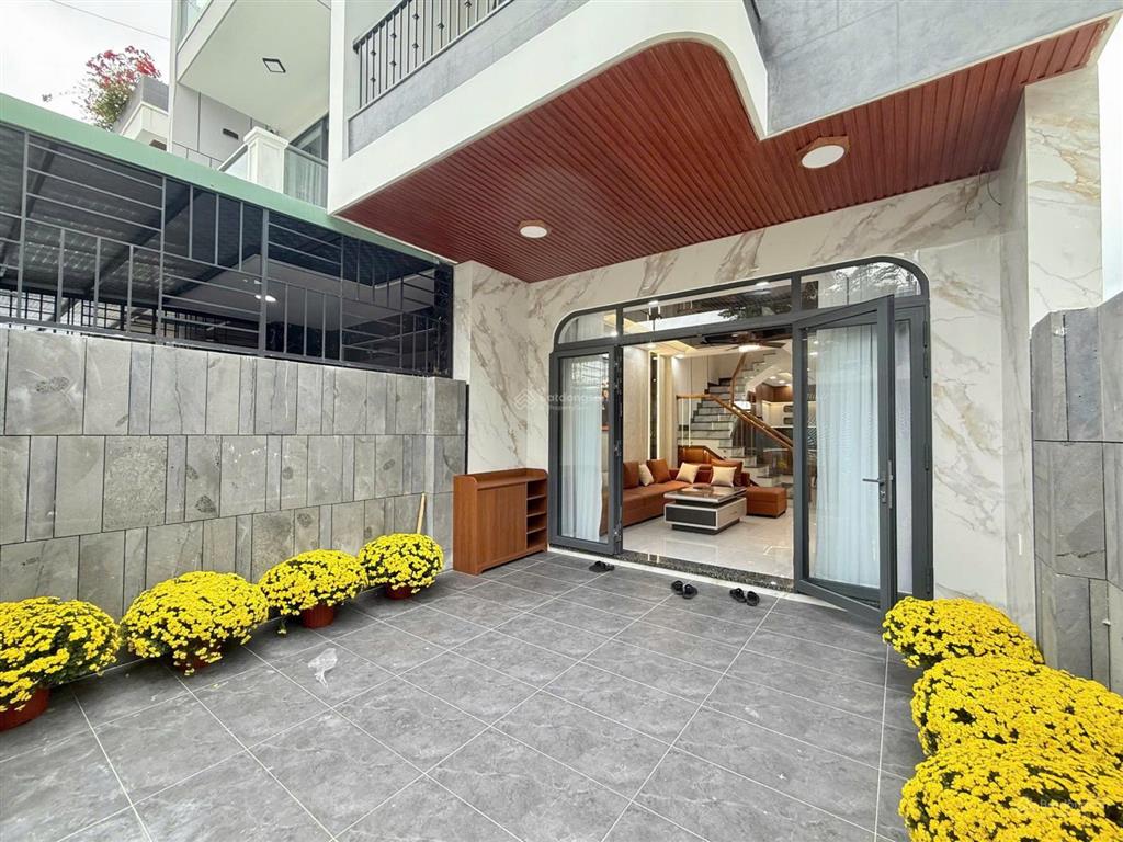 Nhà cực đẹp mới xây vào ở ngay không cần sửa sang, gói 3 mỹ gia nha trang chỉ 9 tỷ 250. hướng nam.