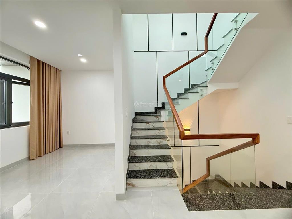 Nhà cực đẹp mới xây vào ở ngay không cần sửa sang, gói 3 mỹ gia nha trang chỉ 9 tỷ 250. hướng nam.
