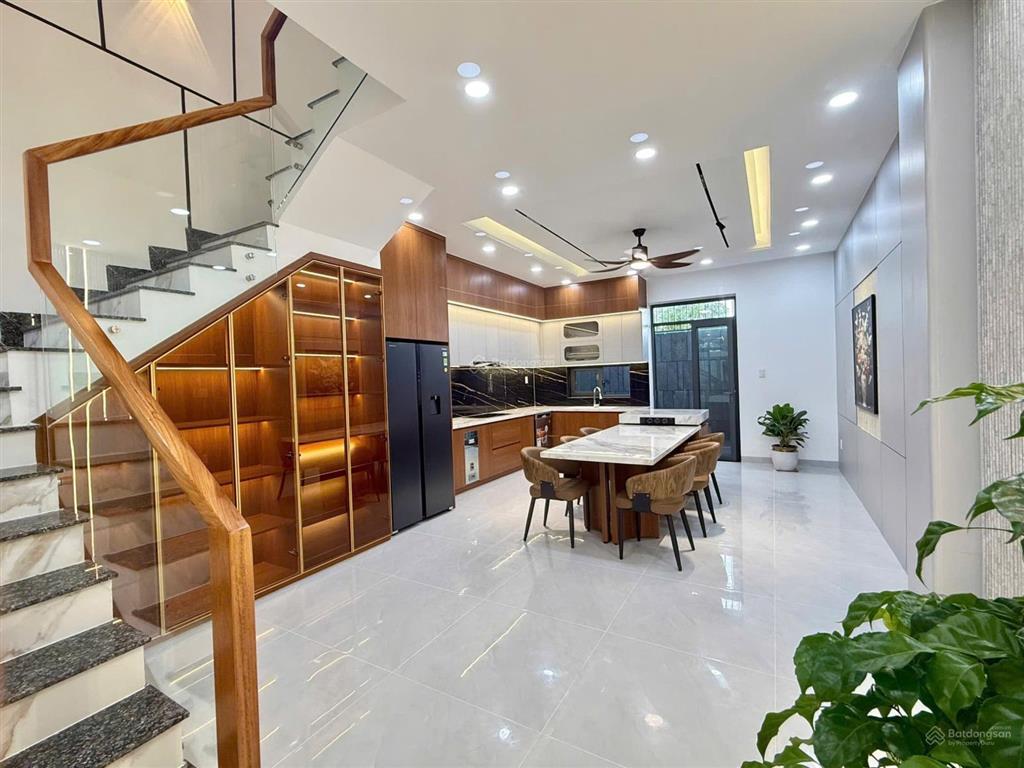 Nhà cực đẹp mới xây vào ở ngay không cần sửa sang, gói 3 mỹ gia nha trang chỉ 9 tỷ 250. hướng nam.