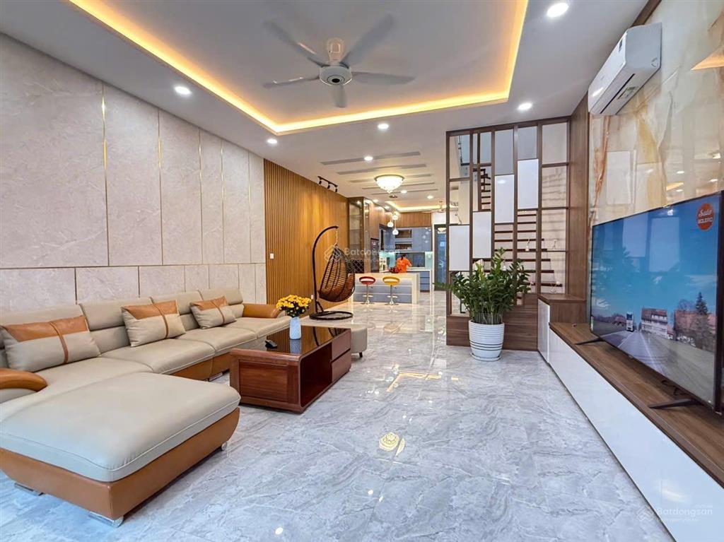 Căn hiếm nội thât sịn giá tại đường 71 gói 8 mỹ cách khu hồ bơi vài bước chân, hướng đb,giá 9 tỷ595