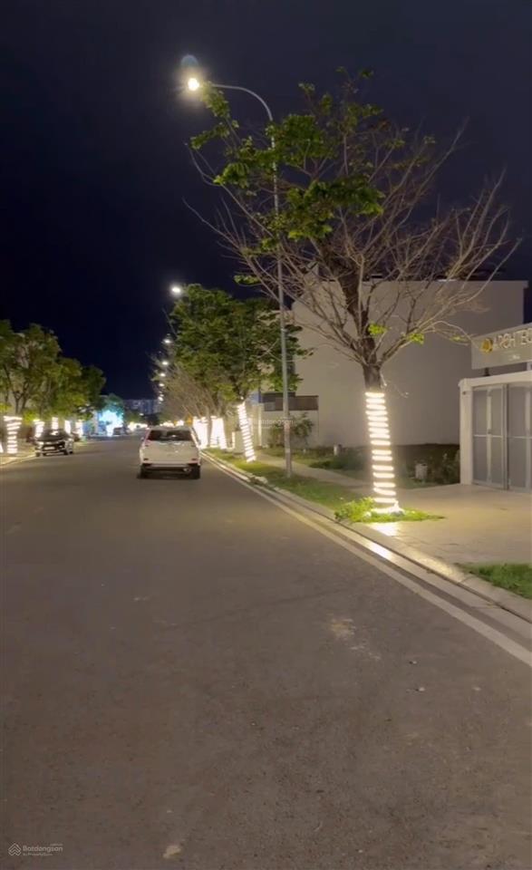 Bán nhà gói 7 đường lớn số 16 rộng 27 met đối diện dãy shophouse gói 8 ,hướng tây bắc giá 10,5 tỷ