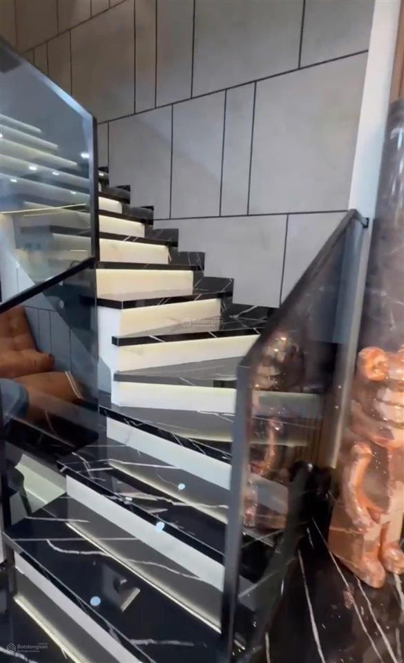 Bán nhà gói 7 đường lớn số 16 rộng 27 met đối diện dãy shophouse gói 8 ,hướng tây bắc giá 10,5 tỷ