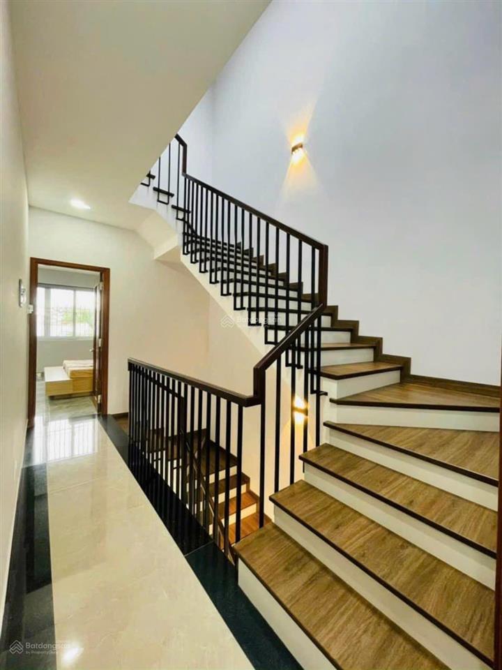 Hạ giá, nhà 3 tầng kđt vcn phước long 1 đối diện công viên đã có sổ hồng hoàn công giá 9 tỷ950,75m2