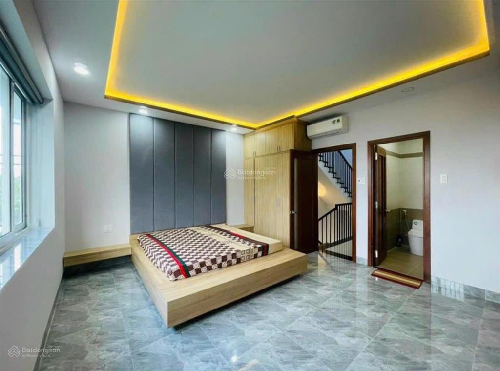 Hạ giá, nhà 3 tầng kđt vcn phước long 1 đối diện công viên đã có sổ hồng hoàn công giá 9 tỷ950,75m2