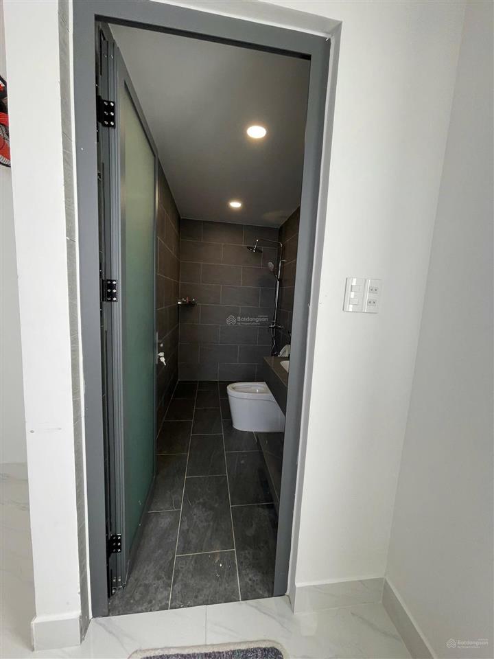 Nhà mới đẹp 3 tầng kiên cố tại phường nha trang  có bãi đỗ xe ôtô cạnh nhà, dt 69.4m2 giá 5 tỷ 250