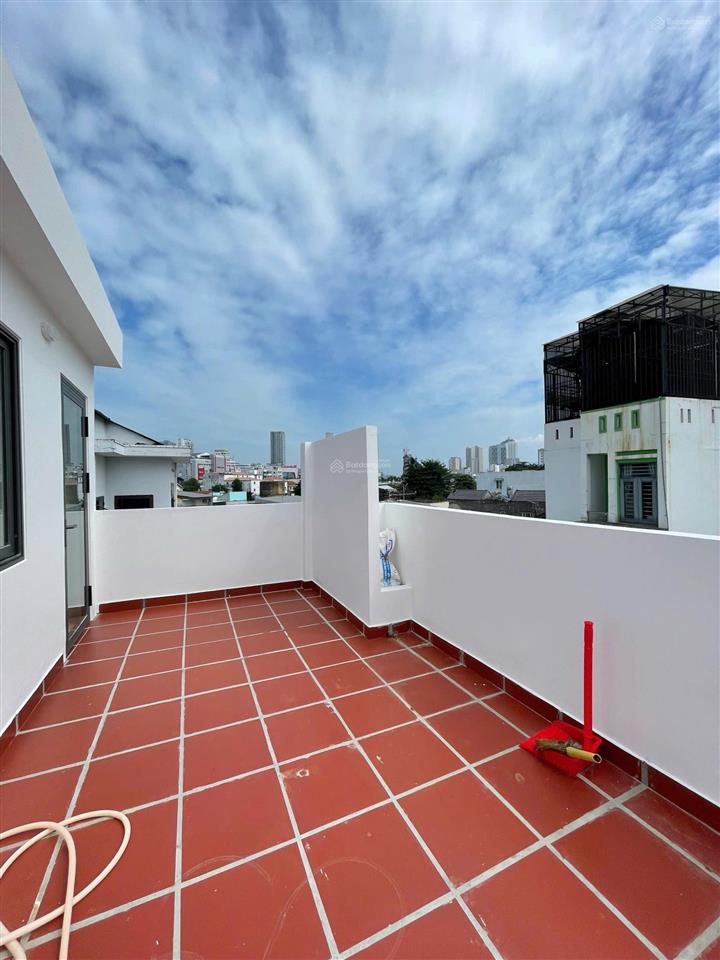 Nhà mới đẹp 3 tầng kiên cố tại phường nha trang  có bãi đỗ xe ôtô cạnh nhà, dt 69.4m2 giá 5 tỷ 250
