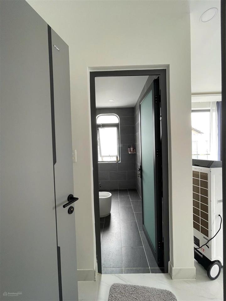 Nhà mới đẹp 3 tầng kiên cố tại phường nha trang  có bãi đỗ xe ôtô cạnh nhà, dt 69.4m2 giá 5 tỷ 250