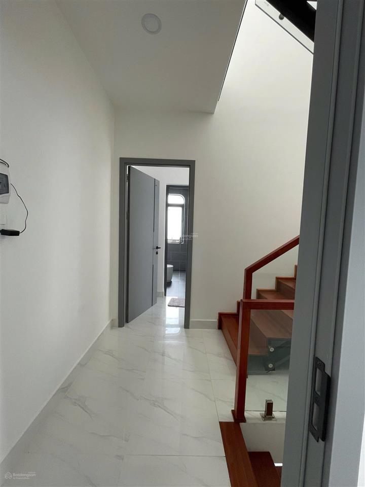 Nhà mới đẹp 3 tầng kiên cố tại phường nha trang  có bãi đỗ xe ôtô cạnh nhà, dt 69.4m2 giá 5 tỷ 250
