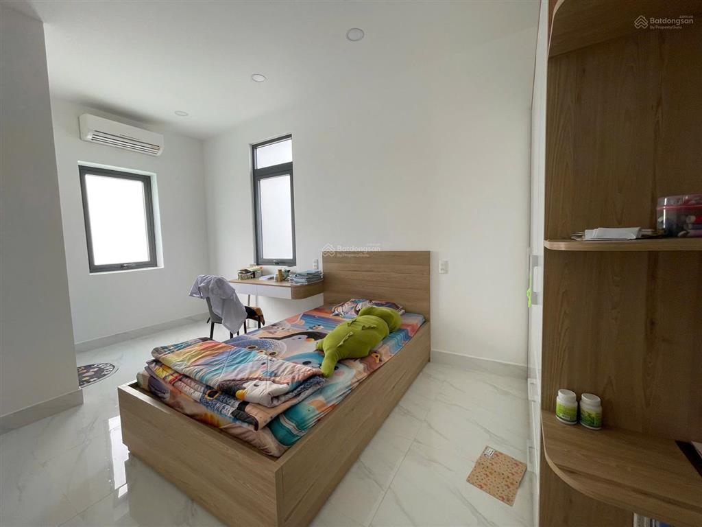 Nhà mới đẹp 3 tầng kiên cố tại phường nha trang  có bãi đỗ xe ôtô cạnh nhà, dt 69.4m2 giá 5 tỷ 250