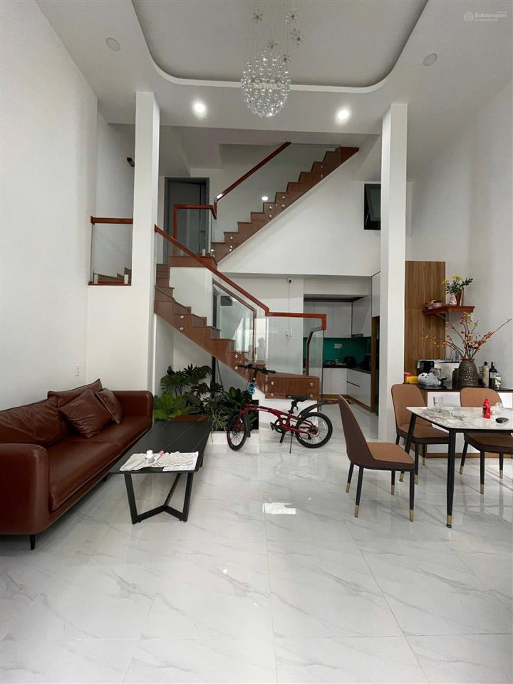 Nhà mới đẹp 3 tầng kiên cố tại phường nha trang  có bãi đỗ xe ôtô cạnh nhà, dt 69.4m2 giá 5 tỷ 250