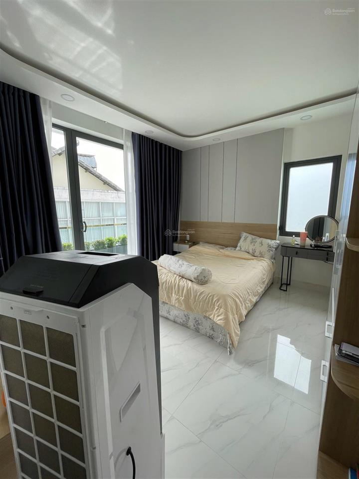 Nhà mới đẹp 3 tầng kiên cố tại phường nha trang  có bãi đỗ xe ôtô cạnh nhà, dt 69.4m2 giá 5 tỷ 250