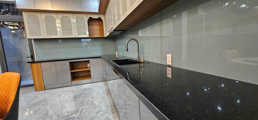 Nhà đẹp 3,5 tầng hà quang 2 , dt 80m2 ngang 4m hướng đông có 3pn, 4wc giá chỉ 9,2 tỷ