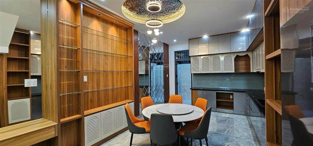 Nhà đẹp 3,5 tầng hà quang 2 , dt 80m2 ngang 4m hướng đông có 3pn, 4wc giá chỉ 9,2 tỷ