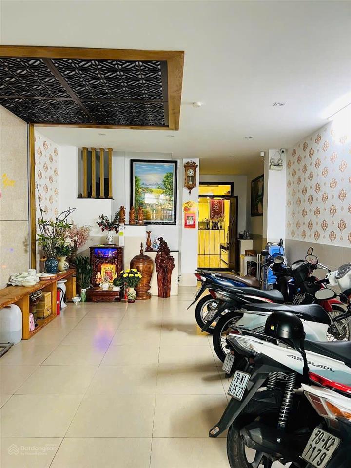 Bán tòa nhà căn hộ 6 tầng hẻm hoàng diệu gần biển nha trang giá 16,5 tỷ, dt 114,2m có 9 pn.