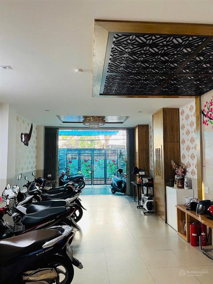 Bán tòa nhà căn hộ 6 tầng hẻm hoàng diệu gần biển nha trang giá 16,5 tỷ, dt 114,2m có 9 pn.
