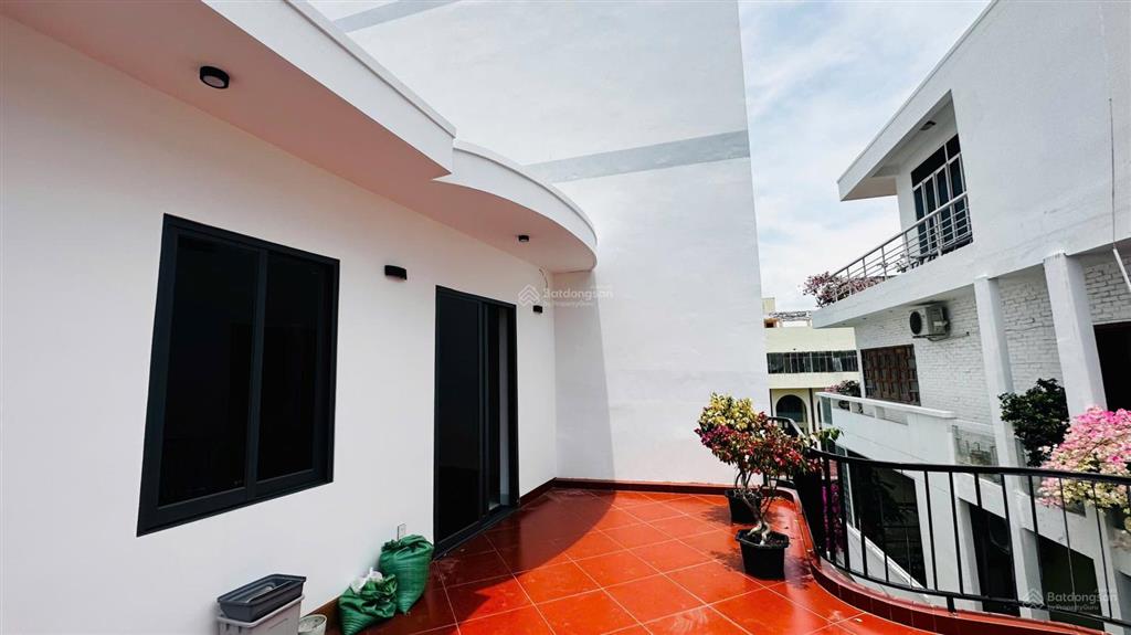 Siêu phẩm nhà đẹp gần biển trung tâm nt, hẻm ô tô 5m quang trung, dt 64m (ngang 8m) giá 13,5 tỷ