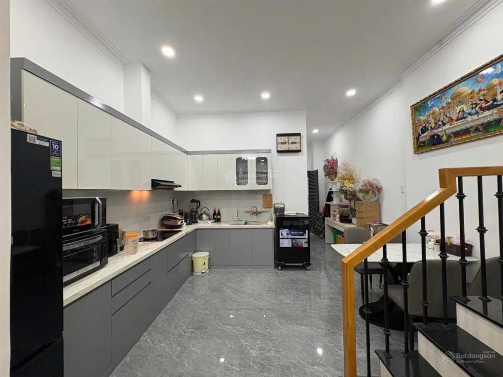 Siêu hiếm căn đẹp hà quang 2 đường số 20, dt 90m ngang 4,5m, có 5pn, hướng nam, giá 10,2 tỷ.