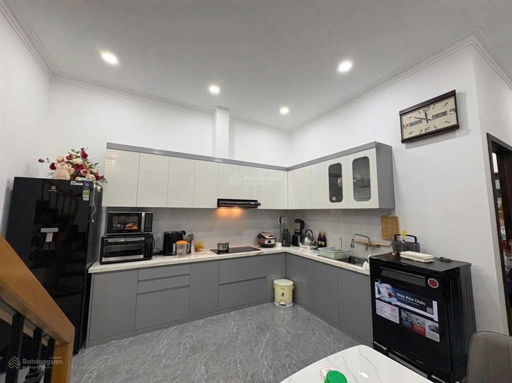 Siêu hiếm căn đẹp hà quang 2 đường số 20, dt 90m ngang 4,5m, có 5pn, hướng nam, giá 10,2 tỷ.