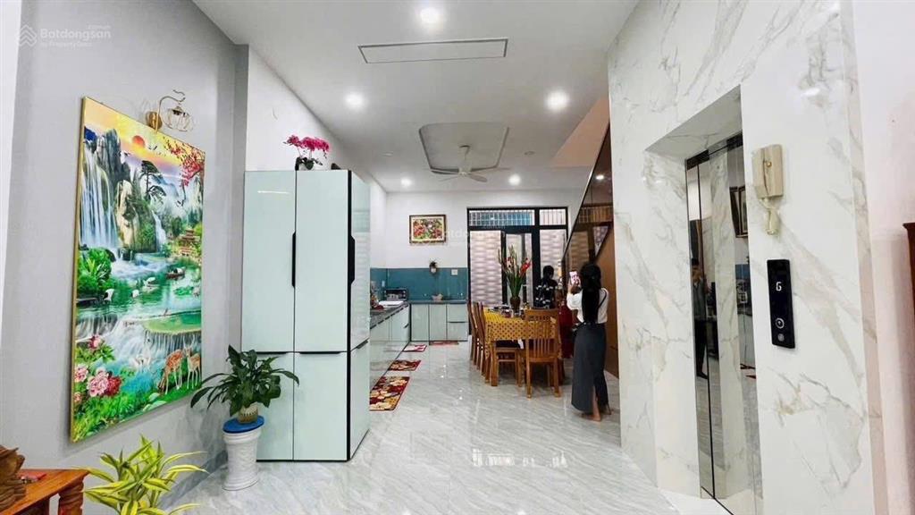 Cực rẻ nhà mới 3 tầng khu đô thị phước long a, có thang máy.dt 97m hướng đông nam giá 8,7 tỷ.